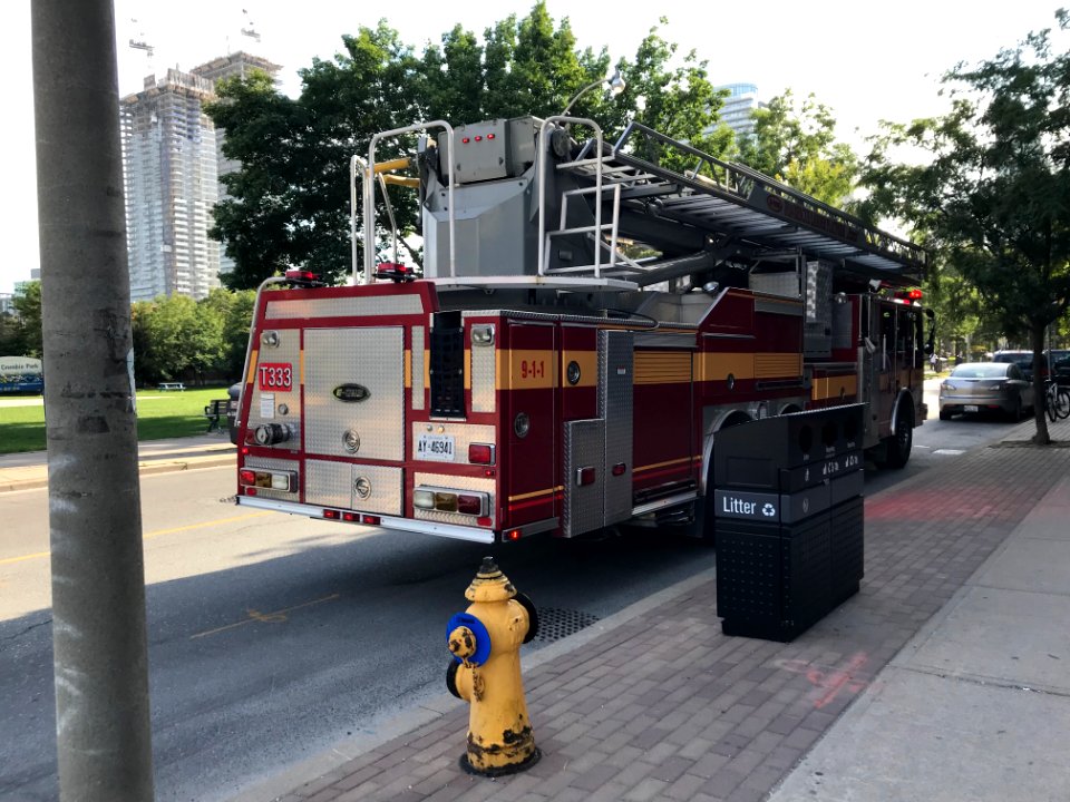 Toronto Fire Service Vehice T333 AY 46941 Sherbourne 02