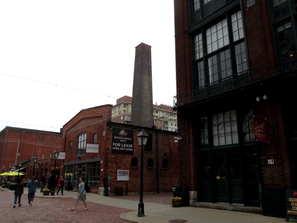 Toronto Distillery District 2019 01