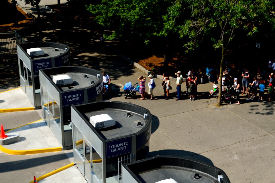 TorontoIslandsFerryQueue