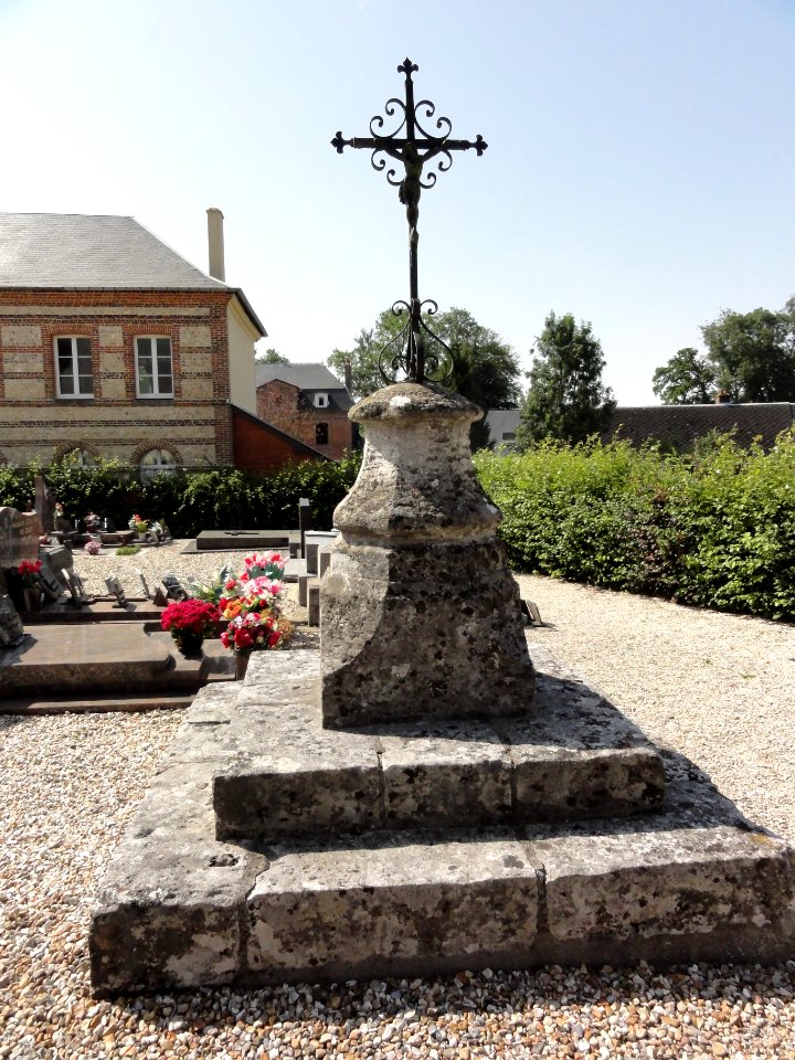 Touffreville-la-Cable (Seine-Mar.) croix de cimetière