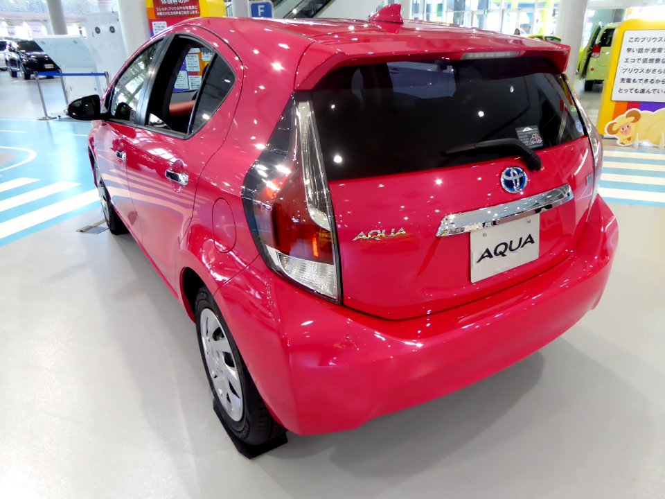 Toyota AQUA S (NHP10) rear