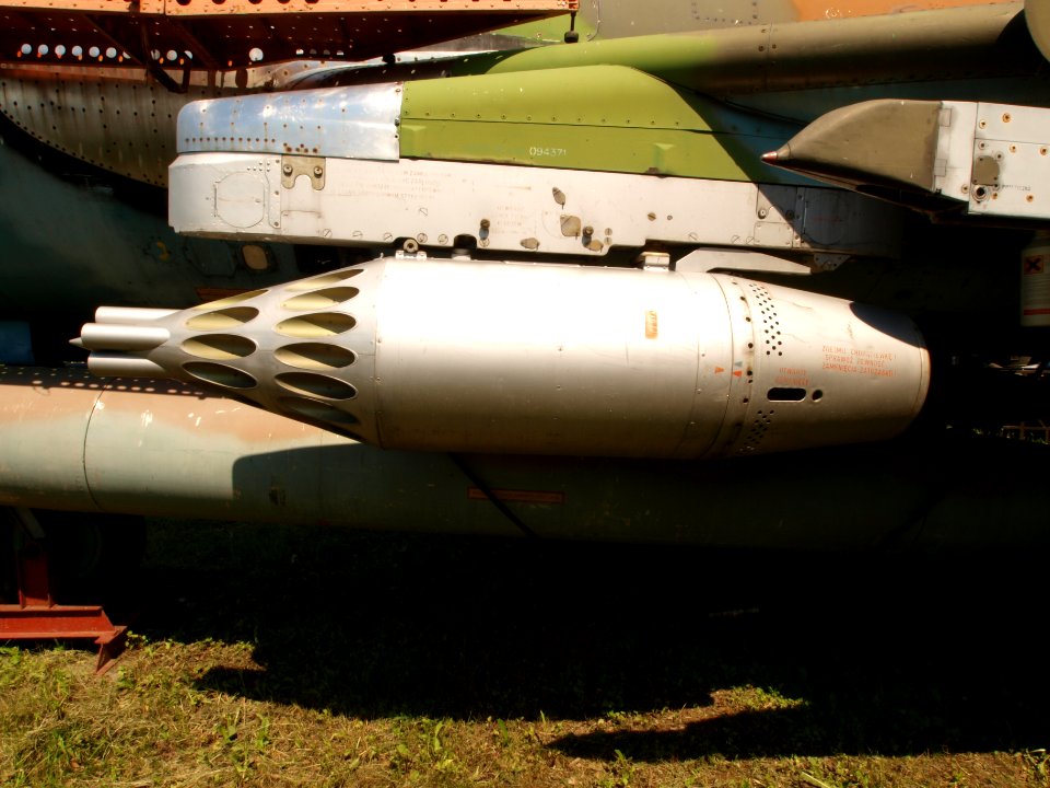 UB-32 S5 rocket pod pic2