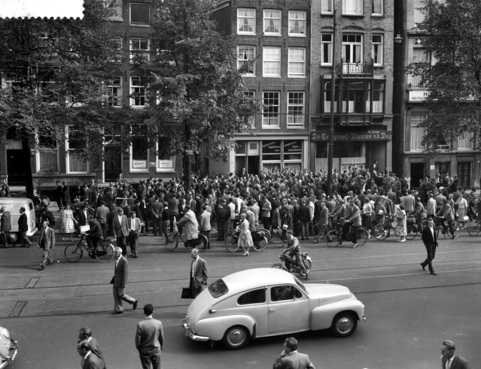 Typografenstaking in Amsterdam, overzicht van de drukte o de Nieuwezijds Voorbur, Bestanddeelnr 910-6892