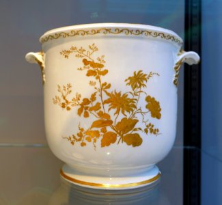 Two wine bottle coolers, 2 of 2, Vincennes Porcelain Factory, c. 1751-1752, soft-paste porcelain - Wadsworth Atheneum - Hartford, CT - DSC05254