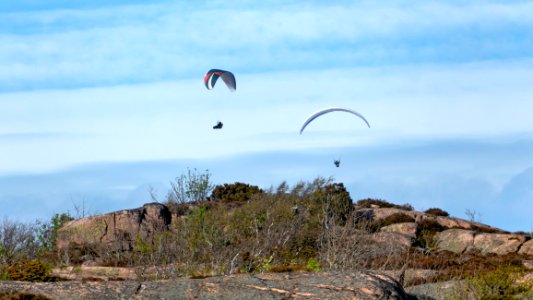 Two paragliders over Govik 3