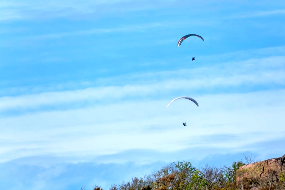 Two paragliders over Govik 6