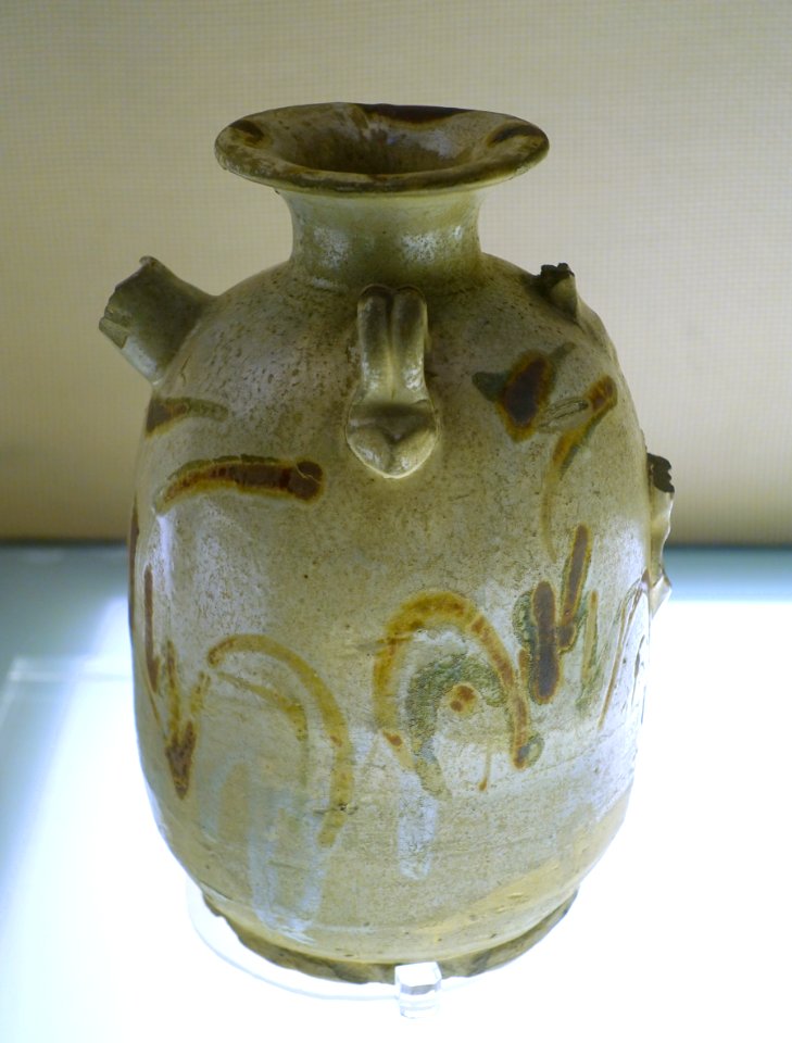 Two-ear ewer, China, from Qiong kiln, Tang dynasty, 618-907 AD, ceramic - Sichuan Provincial Museum - Chengdu, China - DSC04213
