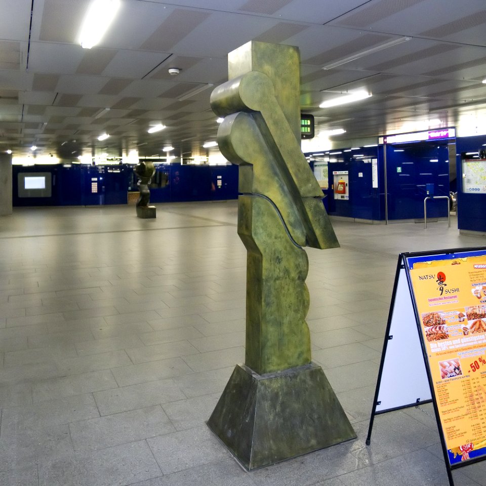 U2 Museumsquartier Kunst Plastik 3 Wächter