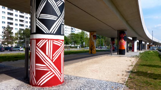 U2 Krieau Kunst Säulen f