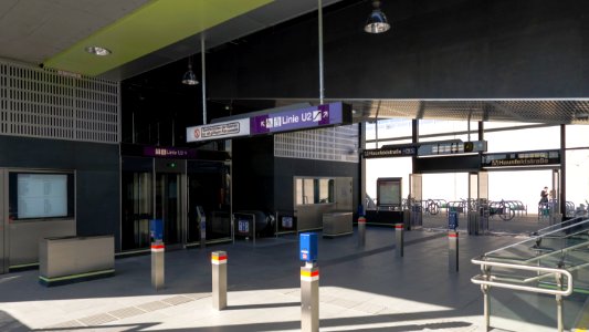 U2 Hausfeldstraße AG ost innen 01