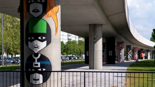 U2 Krieau Kunst Säulen b
