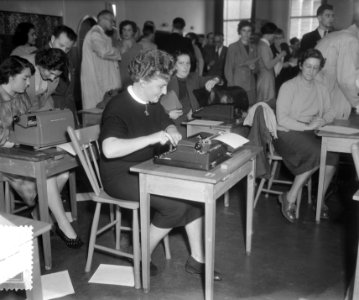 Typewedstrijden Den Haag .Ine van Keen uit Voorburg, Bestanddeelnr 905-3195