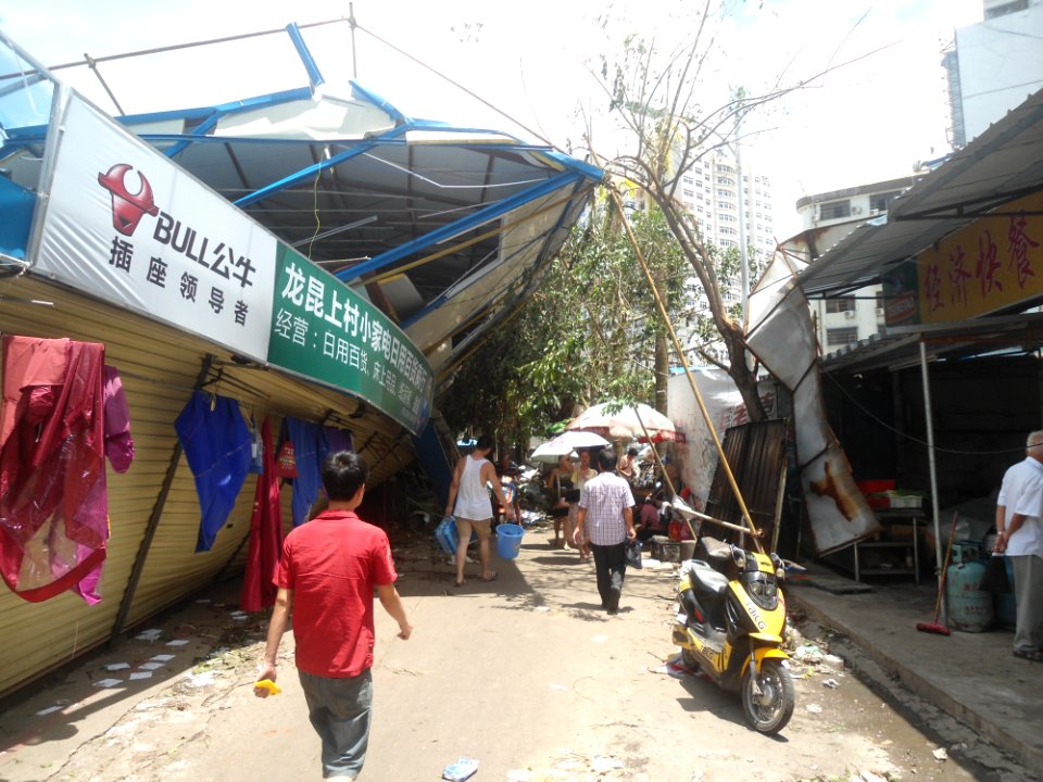 Typhoon Rammasun (2014) in Haikou - 02