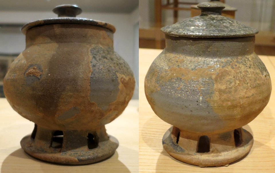 Two Silla pedestal jars, Honolulu Museum of Art 5559.1 & 2