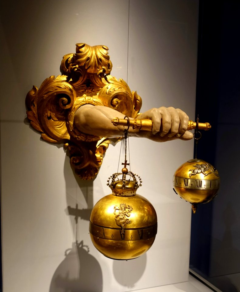 Two spherical clocks by George Seydell and unknown master, Germany, probably Brandenburg and Hesse, 1650-1700, gilt brass, silver, steel - Metropolitan Museum of Art - New York City - DSC07049