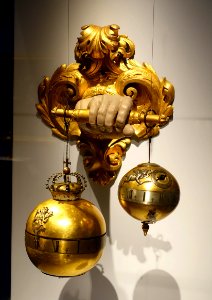 Two spherical clocks by George Seydell and unknown master, Germany, probably Brandenburg and Hesse, 1650-1700, gilt brass, silver, steel - Metropolitan Museum of Art - New York City - DSC07048