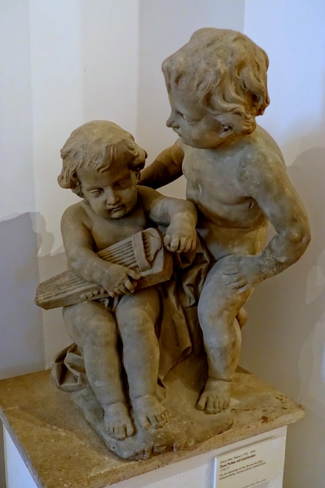 Two putti with a hurdy-gurdy, by Johann Peter Wagner, 1776-1777 - Mainfränkisches Museum - Würzburg, Germany - DSC04666