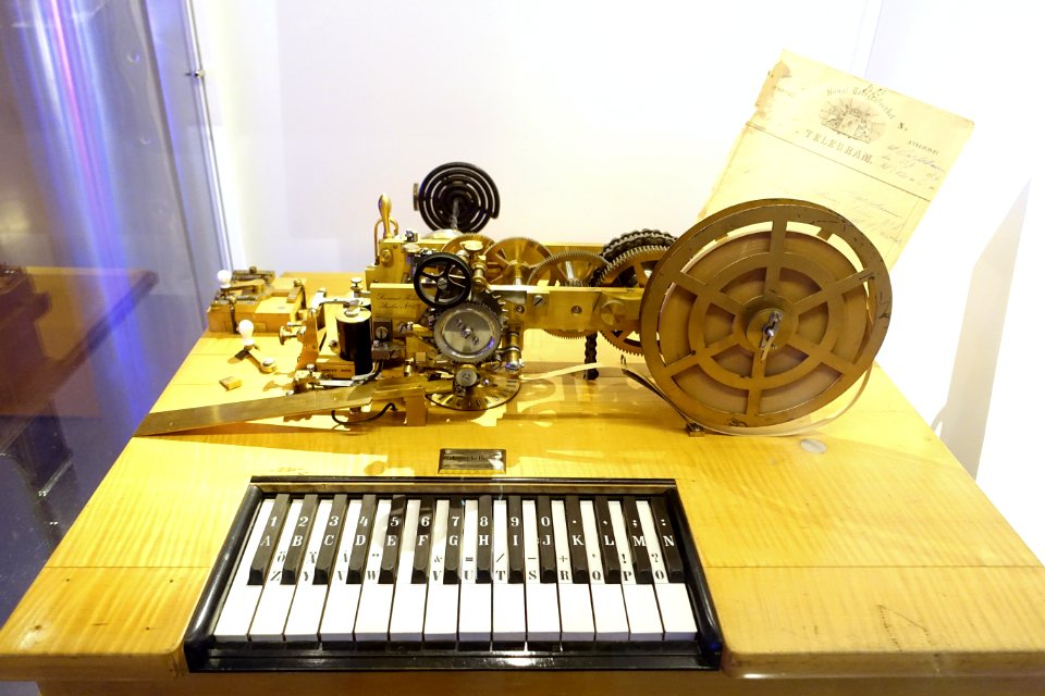 Type printing telegraph, David E. Hughes, from 1855 AD, TeM43985 - Tekniska museet - Stockholm, Sweden - DSC01638