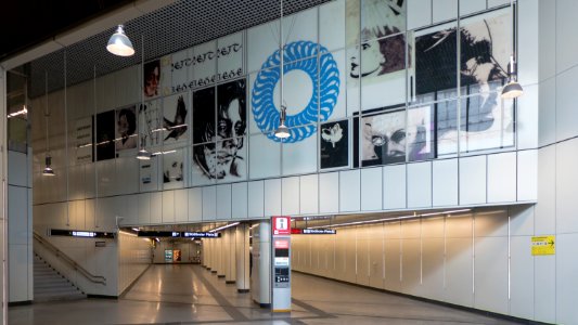 U1 Südtiroler Platz Kunst Wandbild d
