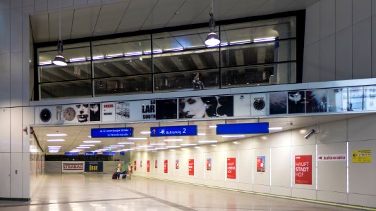 U1 Südtiroler Platz Kunst Wandbild b