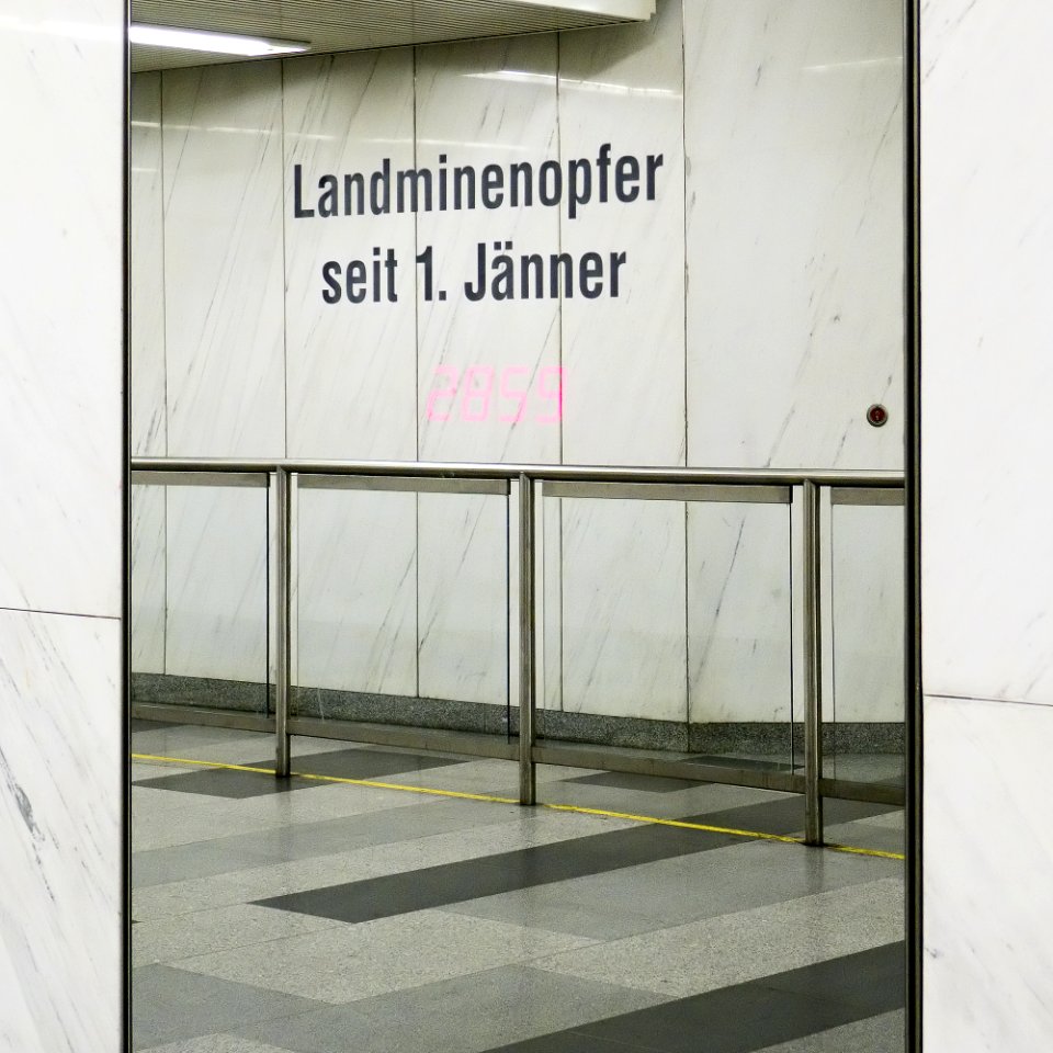 U1 Karlsplatz Kunst Factoid 05 Landminenopfer