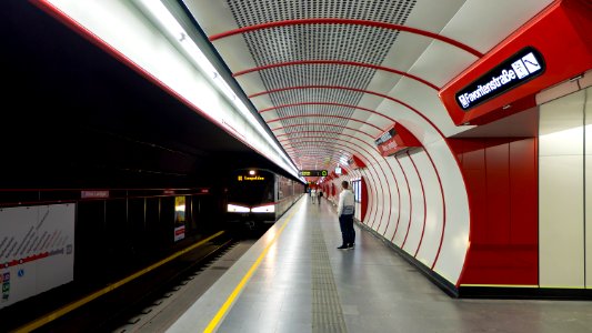 U1 Altes Landgut BS FR Leopoldau a