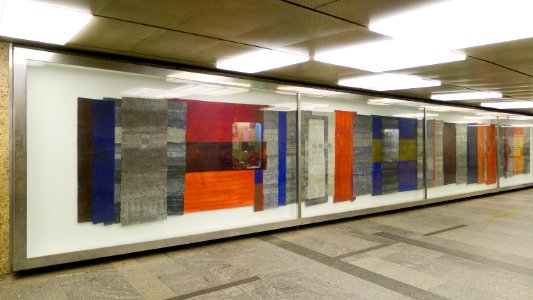 U1 Karlsplatz Kunst Fries 01 Unisono di colori