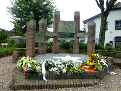 Ubbergen (NL) oorlogsmonument D bij gemeentehuis in Beek, bevrijders