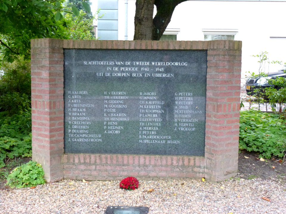Ubbergen (NL) oorlogsmonument C bij gemeentehuis in Beek, namen