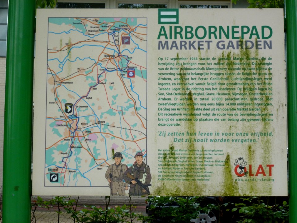 Ubbergen (NL) oorlogsmonument B bij gemeentehuis in Beek, Airbornepad