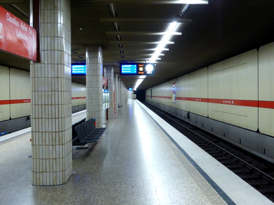 U-Bahnhof Karl-Preis-Platz, 1