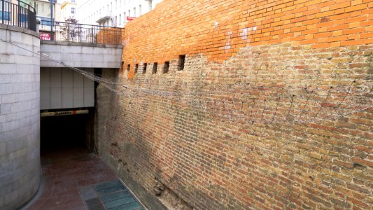 U3 Stubentor Stadtmauer a