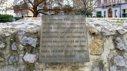 U3 Stubentor Stadtmauer b