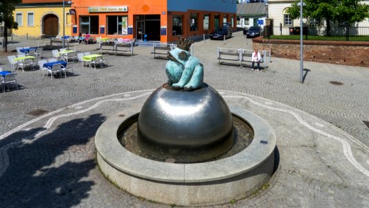 U3 Simmering Kunst Brunnen a