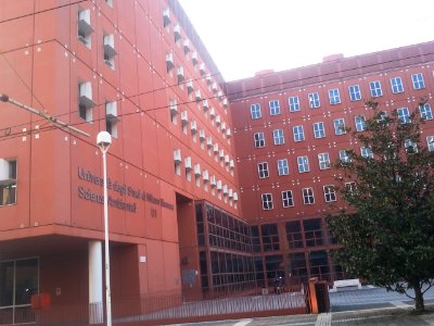 U1 visto da piazza della Scienza, Milano