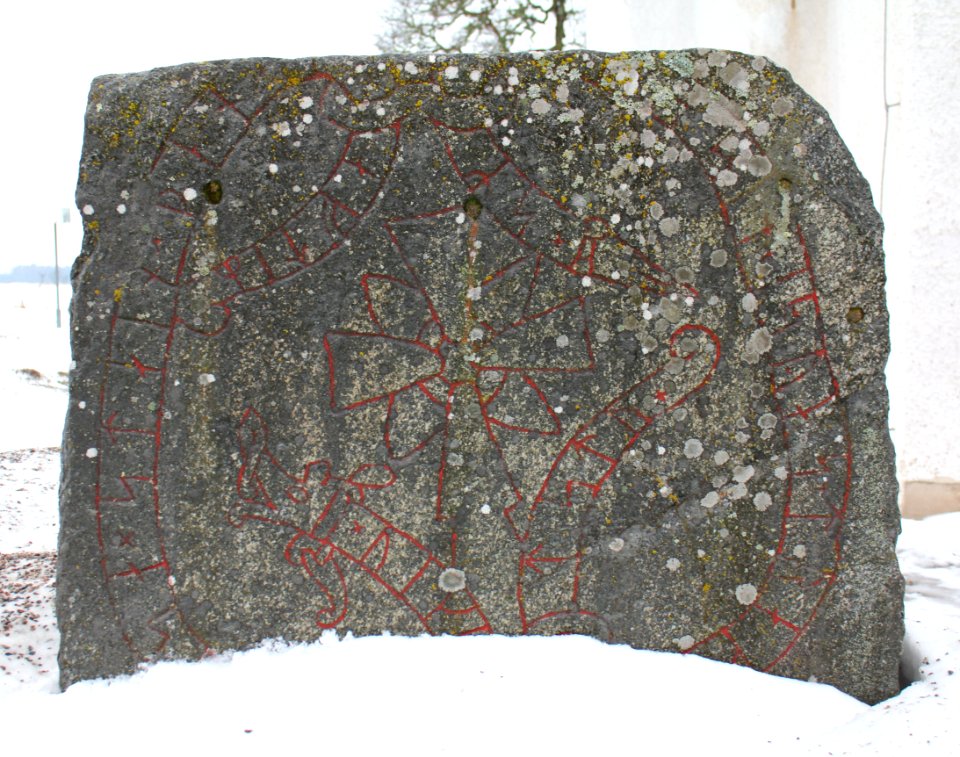 U 802, Långtora kyrka
