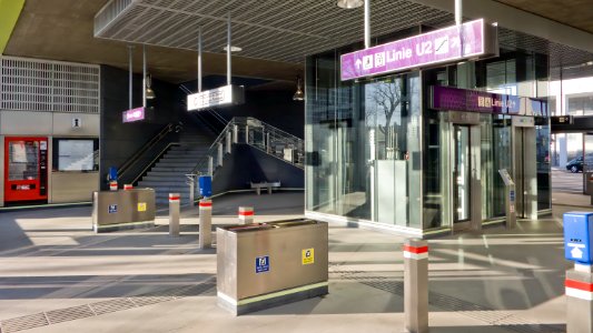 U2 Hardegggasse AG süd innen 01