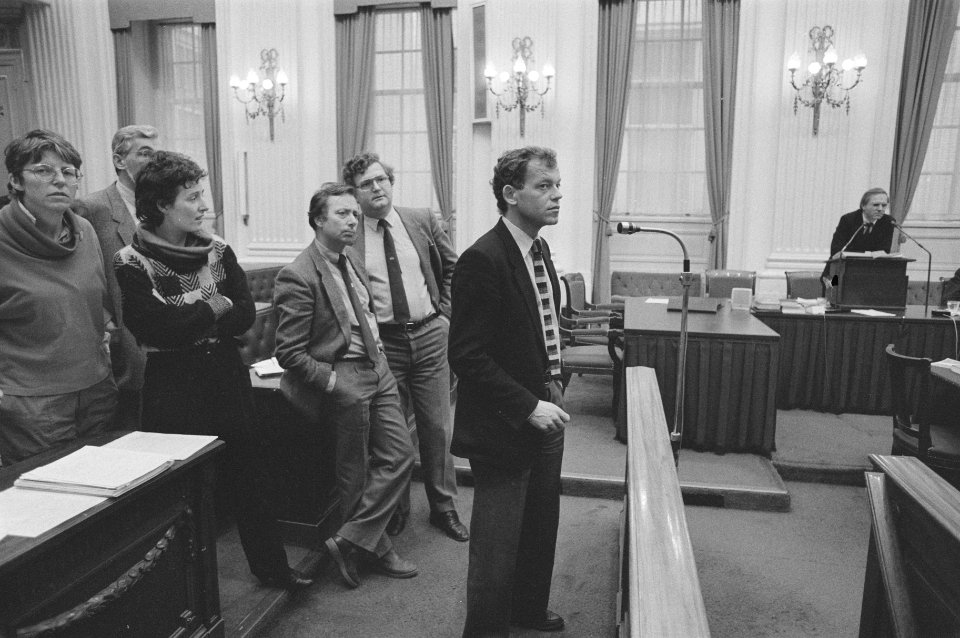 Tweede Kamer, debat ADM drukte bij interruptiemicrofoon tijdens het betoog van , Bestanddeelnr 933-2146
