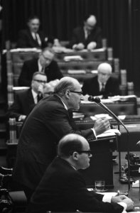 Tweede Kamer, huurdersbelasting Minister Schut verdedig Wetsvoorstel, Bestanddeelnr 921-7706