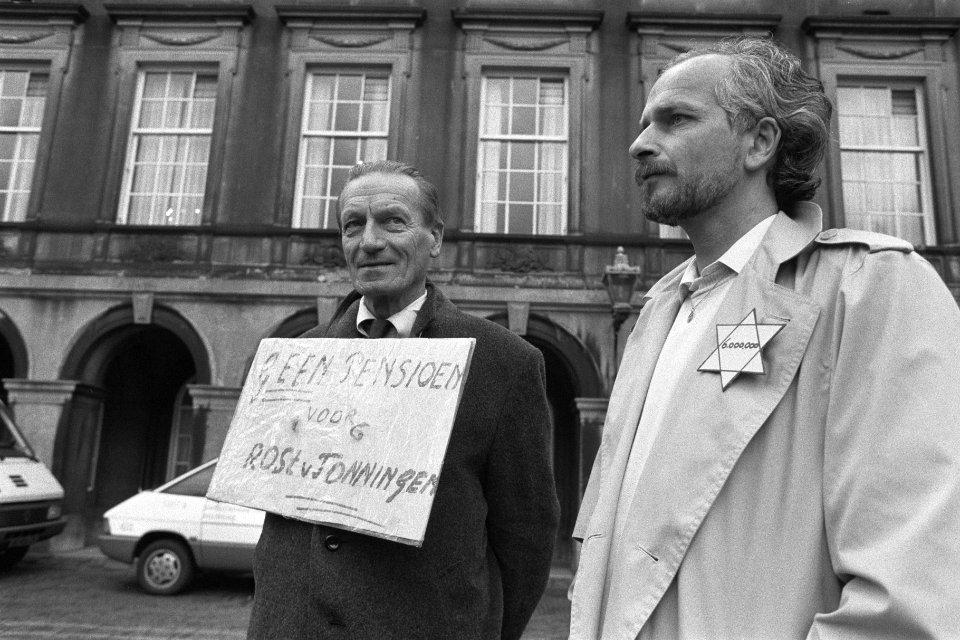 Tweede Kamer, debat pensioen weduwe Rost van Tonningen demonstranten op het Bin, Bestanddeelnr 933-8275