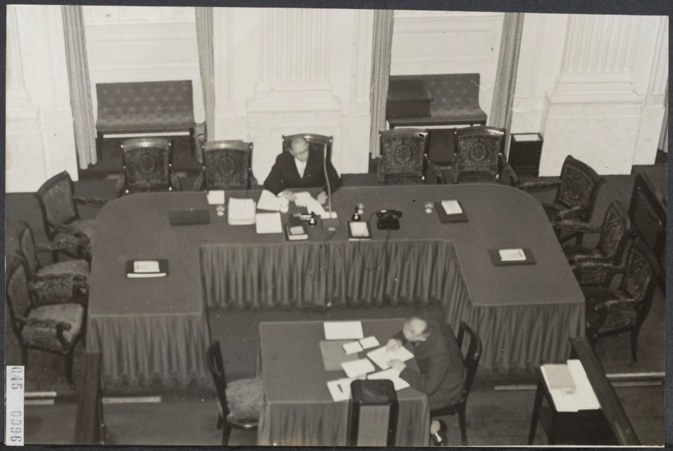 Tweede kamer, vergaderingen, salarissen, Struycken, Teun, Bestanddeelnr 045-0996