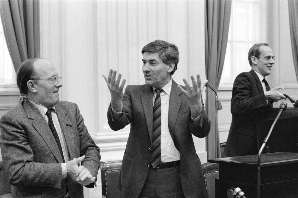 Tweede Kame , premier Lubbers heeft vragen beantwoord m.b.t. de telling van de R, Bestanddeelnr 933-2698