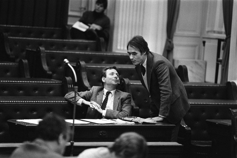 Tweede Kamer , behandeling begroting EZ PvdA-woordvoerder Van de Hek (l) in ges, Bestanddeelnr 932-8709