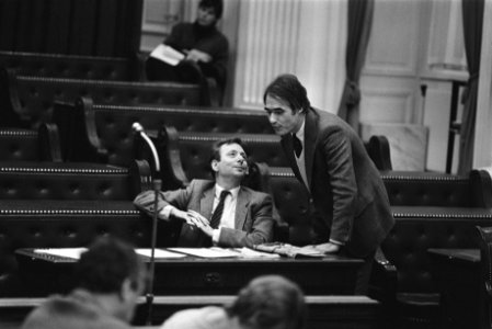 Tweede Kamer , behandeling begroting EZ PvdA-woordvoerder Van de Hek (l) in ges, Bestanddeelnr 932-8709