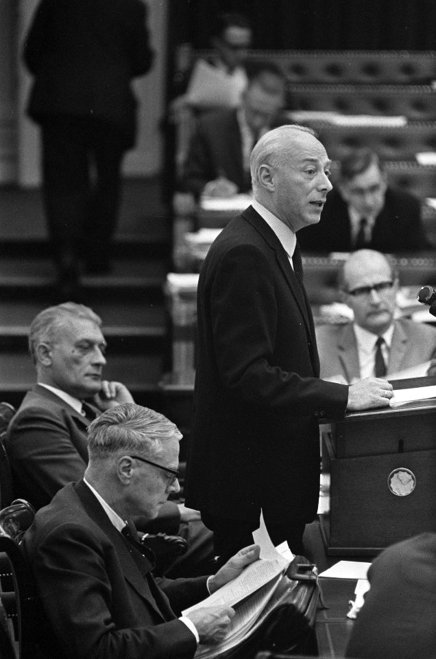 Tweede Kamer , behandeling nota Noorden des Lands. Minister Roolvink , minister , Bestanddeelnr 921-4308