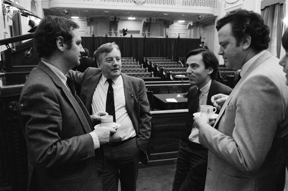 Tweede Kamer , begroting Volksgezondheid staatssecr. Van der Reijden (l) en mini, Bestanddeelnr 933-1565