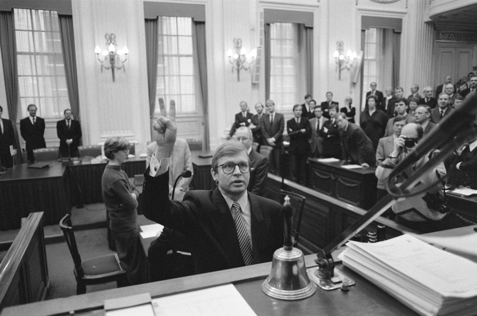 Tweede Kamer , beediging ex staatssecretaris Rene van der Linden als Kamerlid, Bestanddeelnr 934-3668