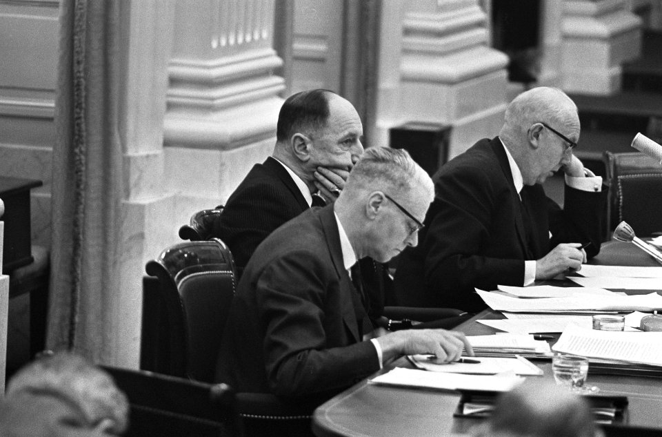 Tweede Kamer , begroting Buitenlandse Zaken , de regeringstafel, Bestanddeelnr 917-3979