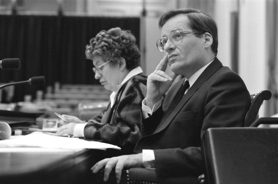 Tweede Kamer , begroting onderwijs minister Deetman (links staatssecretaris Gin, Bestanddeelnr 934-3746