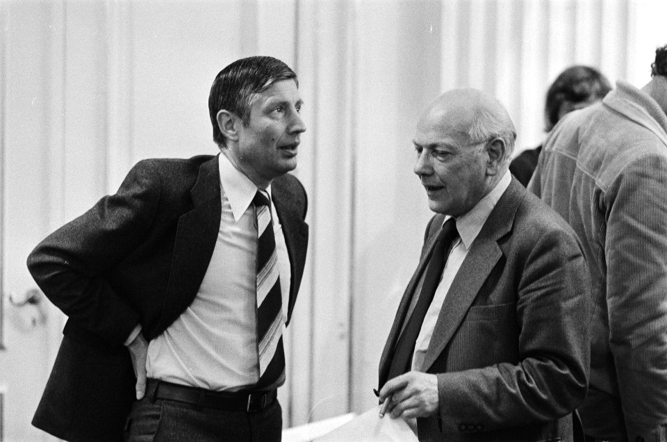 Tweede Kamer , arbeidsvoorwaardenbeleid, Van Agt in gesprek met Den Uyl, Bestanddeelnr 930-0318